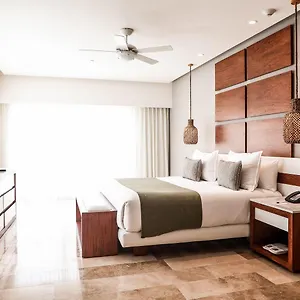https://the-reef-28-adults-only.allrivieramayahotels.com